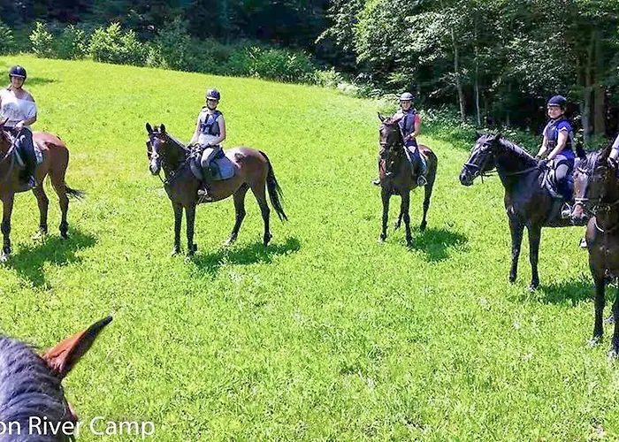 Kemping Robinson River Camp *